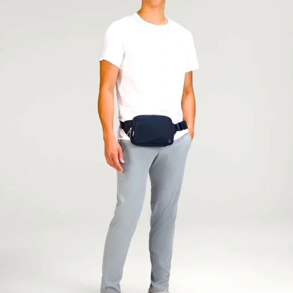 🔥1 Day Sale🔥NWT Lululemon Athletica Everywhere belt bag, (Large) 2L, True Navy - Picture 5 of 16